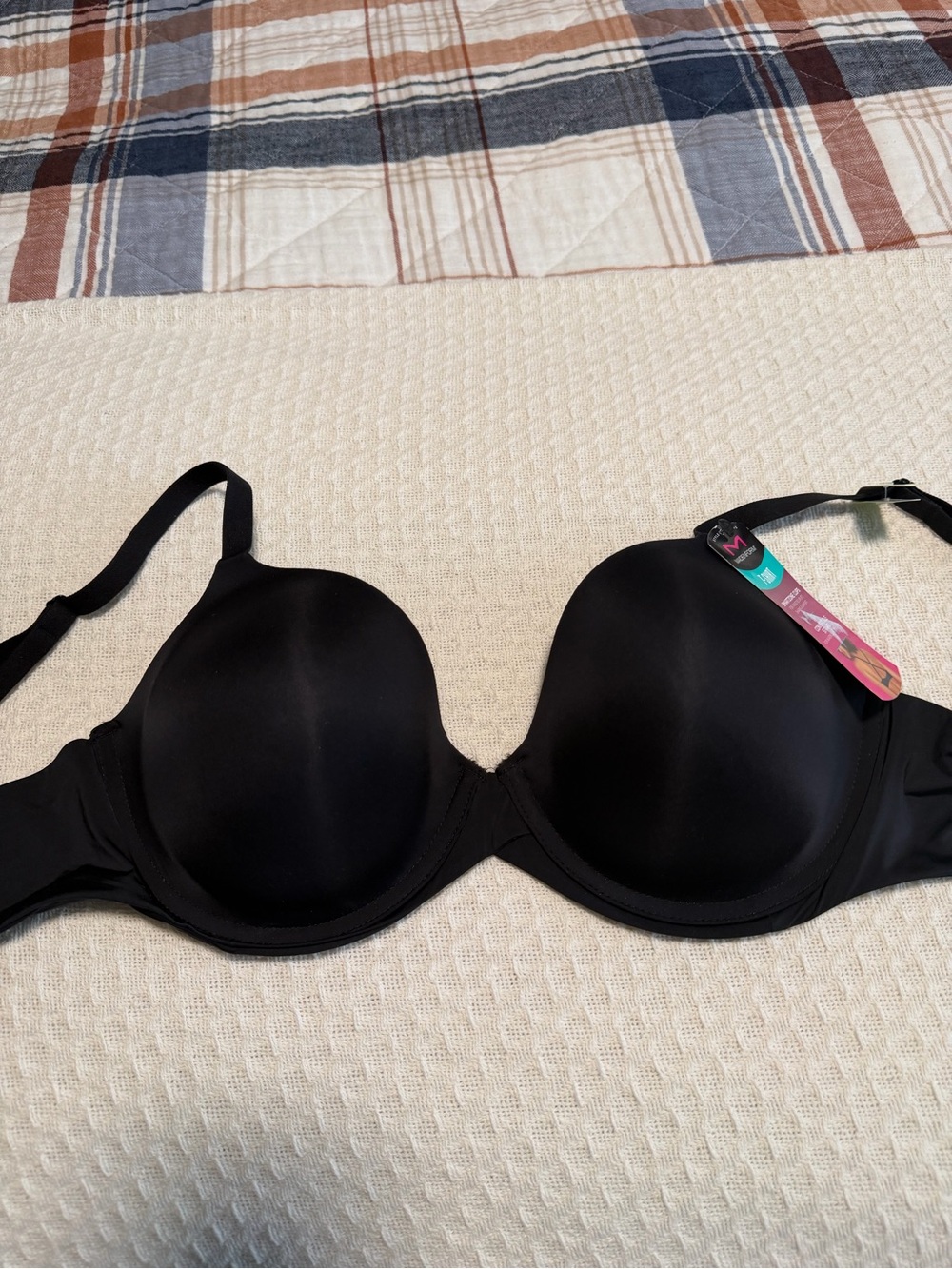 Black T-Shirt bra size 38B
Classic black bra everyday wear NWT Maidenform